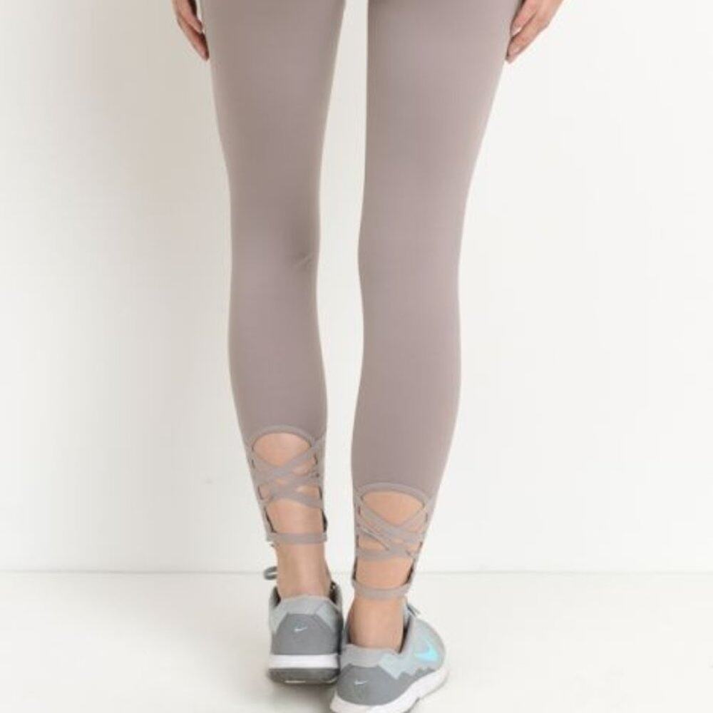 Criss-Cross Leggings Size Medium